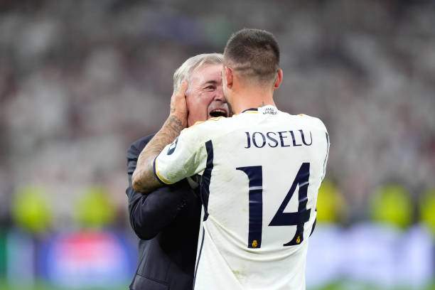 HLV Ancelotti bên người hùng Joselu
