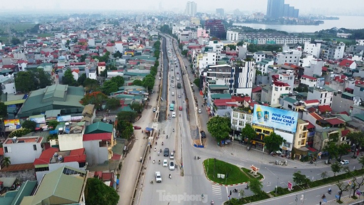 Dự án mở rộng đường Âu Cơ - Nghi Tàm đoạn từ nút giao khách sạn Thắng Lợi đến nút giao cầu Nhật Tân dài 3,7 km (thuộc dự án xây dựng cầu vượt nút giao đường An Dương - Thanh Niên giai đoạn 2). Dự án có tổng mức đầu tư 815 tỷ đồng, do Ban Quản lý dự án đầu tư xây dựng công trình giao thông Hà Nội làm chủ đầu tư.