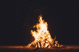 Đàn ông - Mẹo cắm trại cực hay: Vaseline có thể giúp nhóm lửa