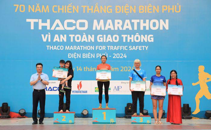 Lê Thị Hằng về nhất giải chạy marathon Điện Biên Phủ 2024