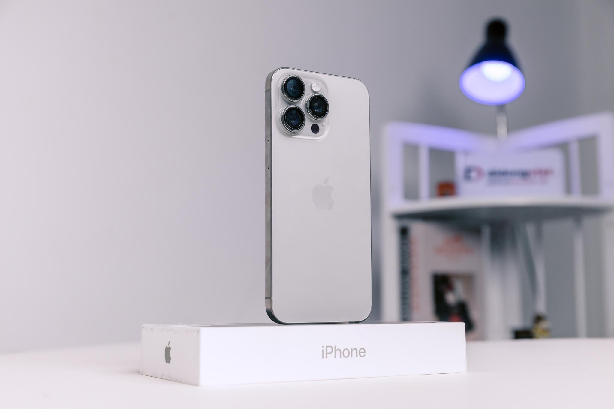 iPhone 15 Pro Max vẫn chưa hạ nhiệt từ khi ra mắt, đây cũng là thời điểm được nhận định đáng mua nhất vì đã về giá tốt.