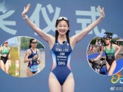 Thể thao - Người đẹp Trung Quốc bị chỉ trích vì mặc bikini đua xe, lên nhận chức vô địch