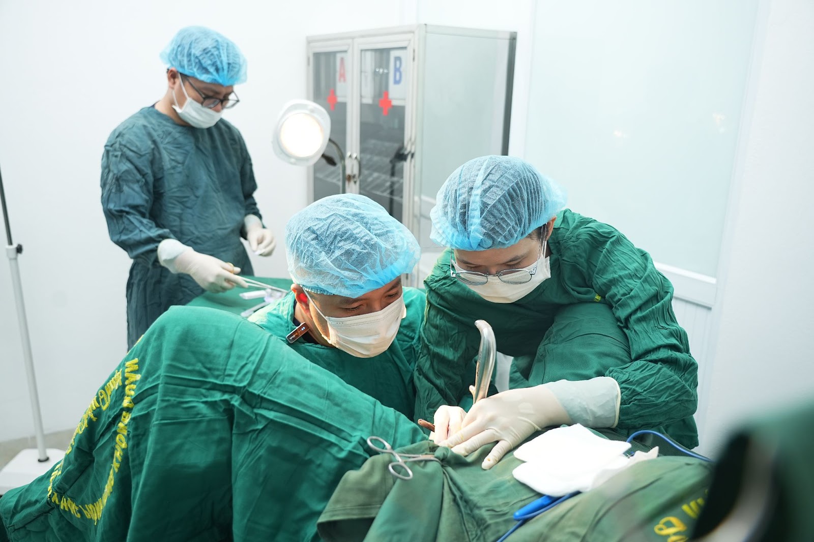 “Nên hay không” tân trang cô bé giữ lửa hôn nhân gia đình - 2