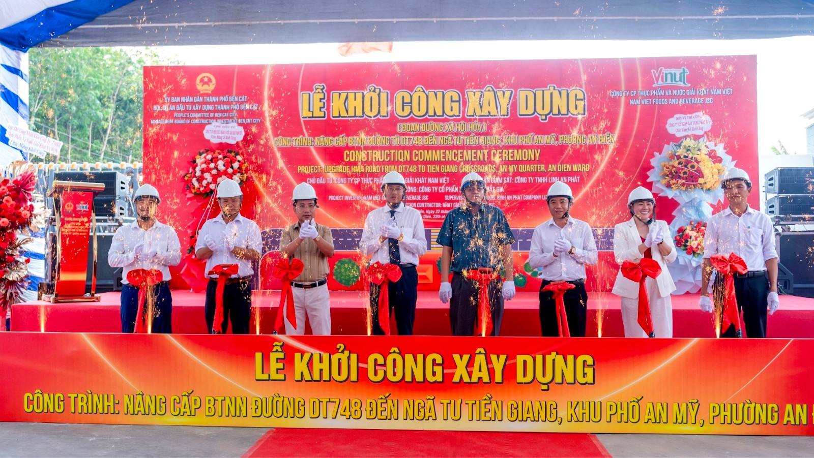 Nghi thức động thổ trong dự án nâng cấp tuyến đường xã hội hóa - Ảnh: VINUT