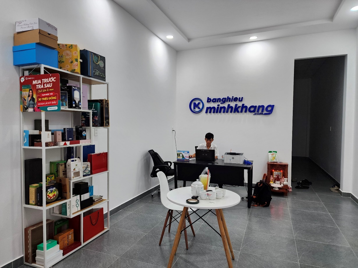 Văn phòng công ty Bảng Hiệu Minh Khang