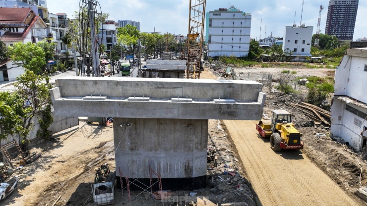 Phần cầu đã hoàn thành 9/10 móng mố trụ, 8/10 thân mố trụ cầu, 2 nhịp cầu và đang tiếp tục thi công 2 mố trụ cầu (M1, T6).