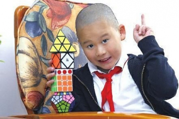 Cậu bé Gao Yonghan bộc lộ trí thông minh từ bé. Ảnh: Sina