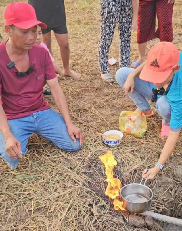 Bí ẩn hố nước bốc cháy ở Sóc Trăng: Sự thật đằng sau hiện tượng kỳ lạ