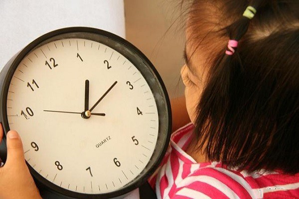 Trẻ em bắt đầu phát triển tư duy trừu tượng vào khoảng 9 tuổi. Ảnh minh hoạ
