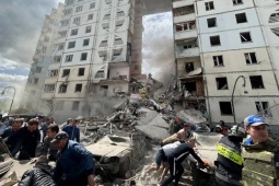 Tòa chung cư ở Belgorod đổ sập do tên lửa: Bộ Quốc phòng Nga lên tiếng