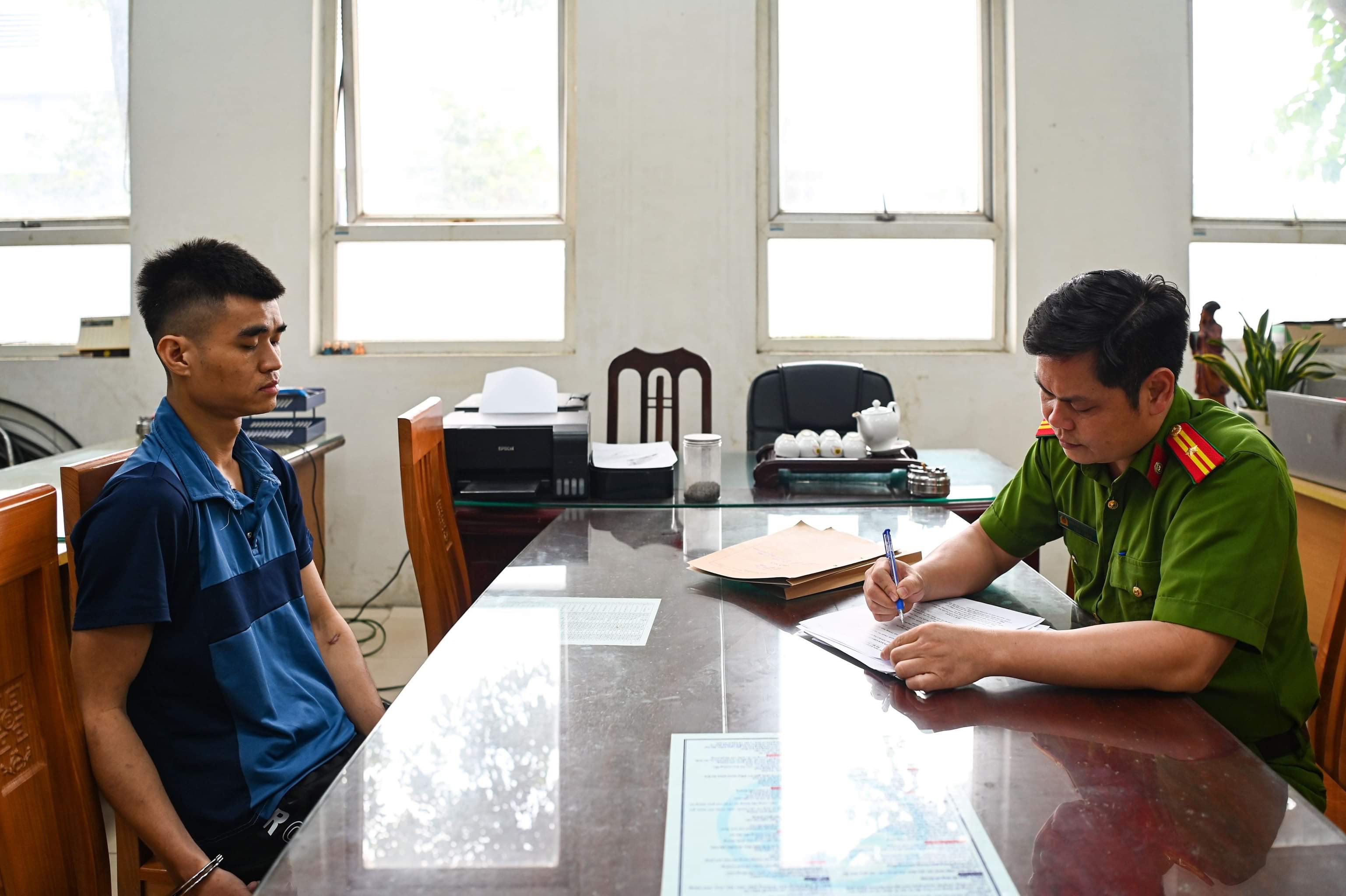 Nóng trong tuần: Phá đường dây có gần 300 gái gọi như “sàn giao dịch” điện tử - 3