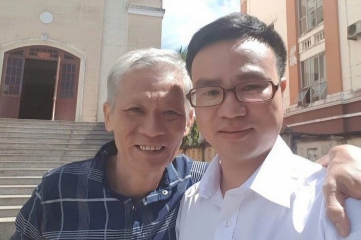 Ông Đỗ Văn Hùng (bên trái) được đình chỉ điều tra vụ án, đình chỉ điều tra bị can. Ảnh: N.V