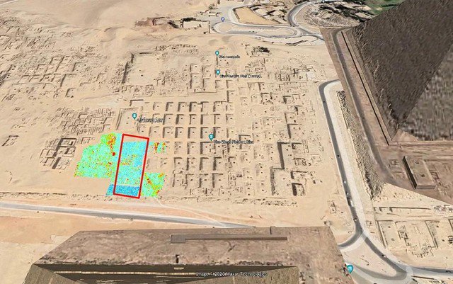 Cụm cấu trúc bất thường được đánh dấu bằng màu sắc khác biệt và kẻ ô đỏ ở Nghĩa trang phía Tây - Ảnh: ARCHAEOLOGY PROSPECTION