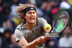 Nóng rực tennis Rome Open ngày 6: Zverev thể hiện đẳng cấp, Azarenka thắng nhọc