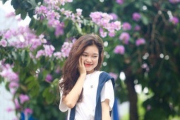 Du lịch - Các cô gái trẻ nô nức khoe sắc bên hoa bằng lăng