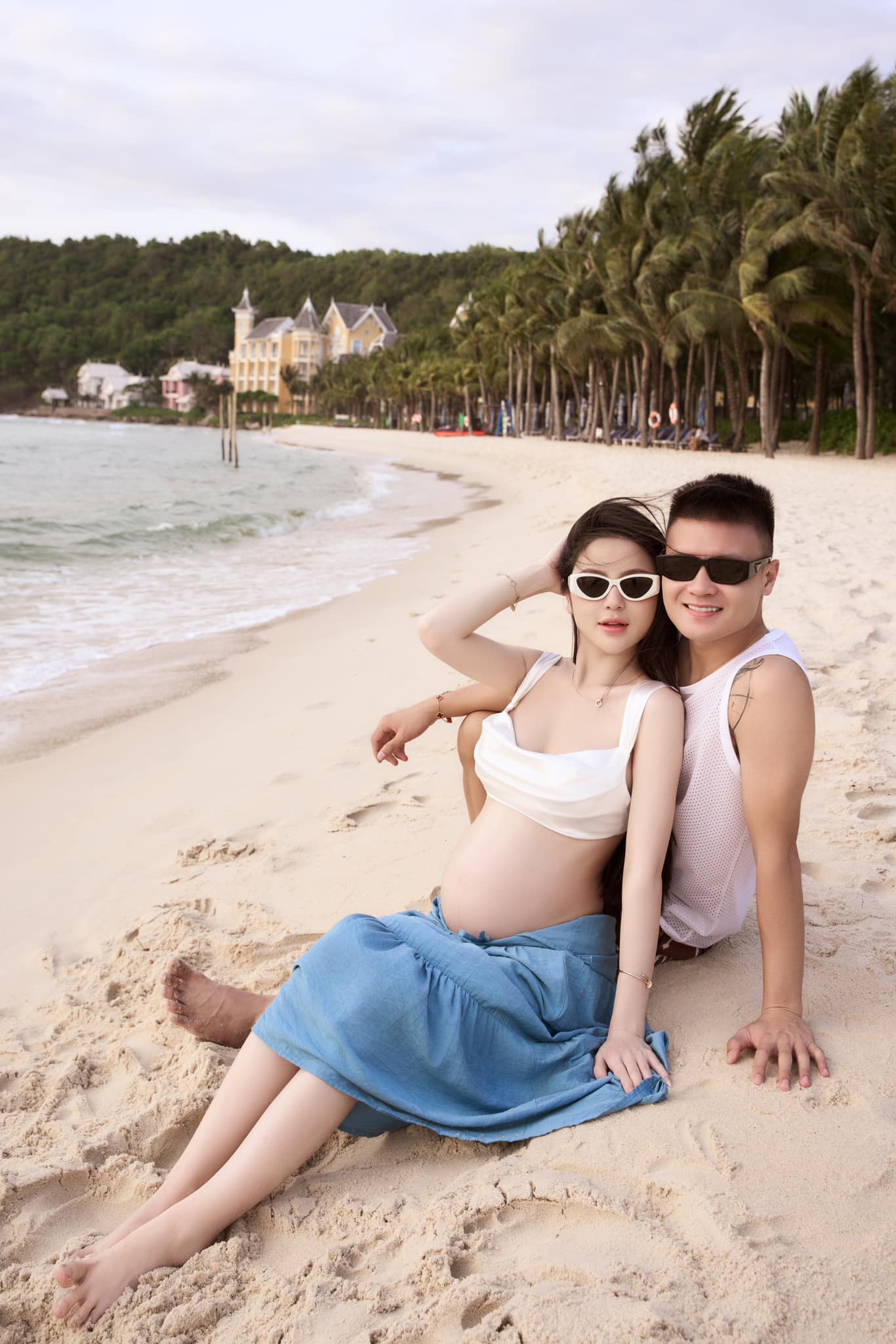 Vợ Quang Hải tự tin khoe dáng đẹp khi mang bầu với đồ bơi xuyên thấu - 4