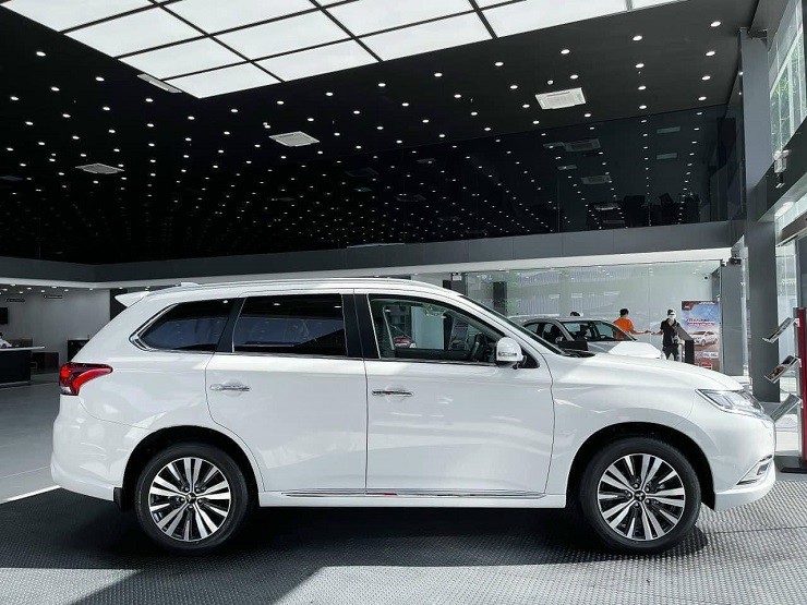 Mitsubishi ưu đãi, khuyến mại cho hàng loạt mẫu xe