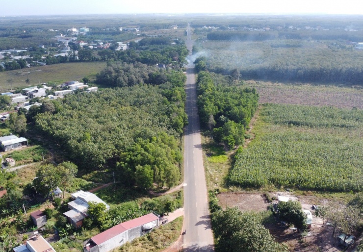 Dự án đường Hồ Chí Minh đoạn Chơn Thành – Đức Hòa bắt đầu từ điểm cuối đường Trường Sơn - Hồ Chí Minh (thị xã Chơn Thành, tỉnh Bình Phước) qua tỉnh Bình Dương đến tỉnh Long An, dài 73 km.