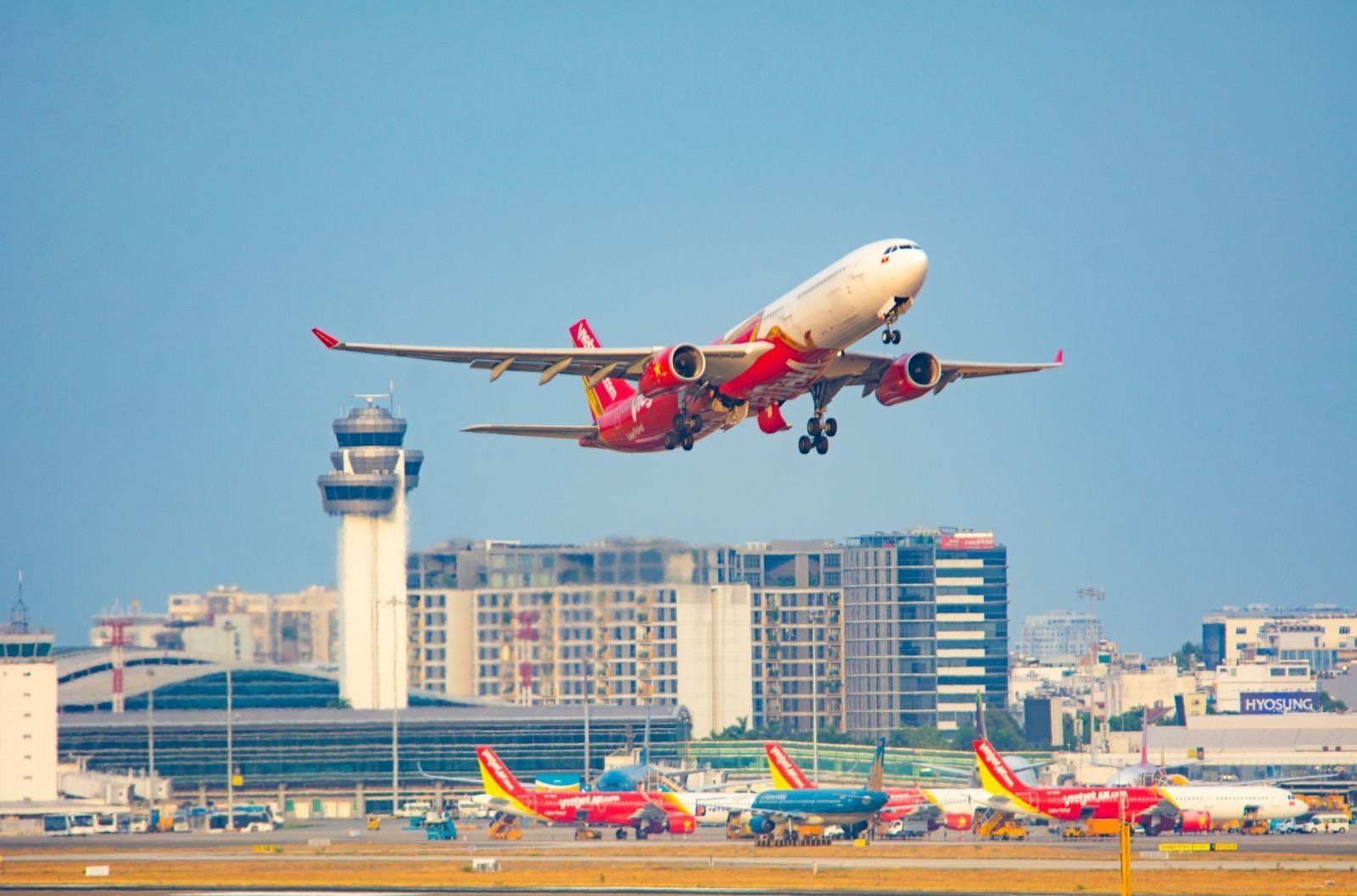 Vietjet: Nhằm đáp ứng nhu cầu đi lại của hành khách trong dịp hè và các tháng cuối năm, Vietjet đang bán nhiều vé giá rẻ trên tất cả các chặng bay (ảnh: T.L)
