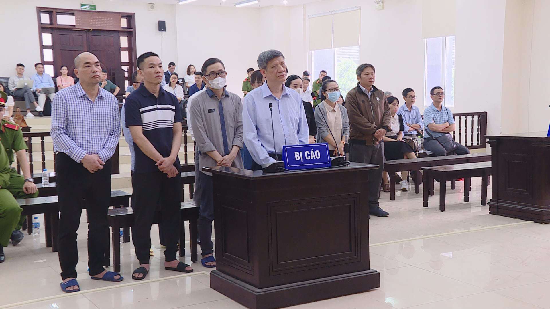 Các bị cáo tại phiên tòa.