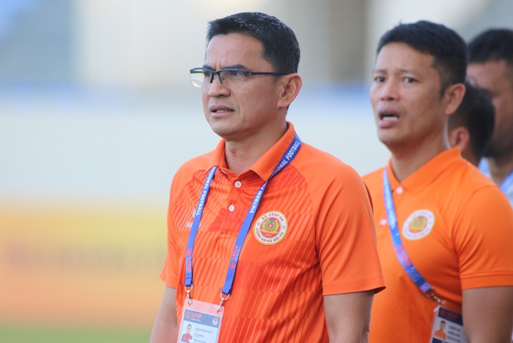 HLV Kiatisak đã khép lại hành trình ở V-League