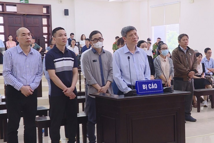 VKS đề nghị mức án với cựu Bộ trưởng Bộ Y tế Nguyễn Thanh Long và 10 bị cáo