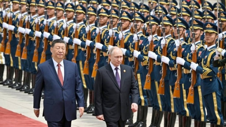 Chủ tịch Trung Quốc chủ trì lễ đón Tổng thống Nga ở Bắc Kinh. Ảnh: Reuters