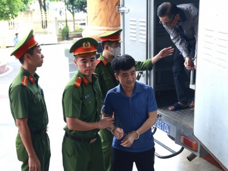 Mẹ Phan Quốc Việt đề nghị trả lại 52 sổ tiết kiệm trị giá hơn 400 tỷ đồng