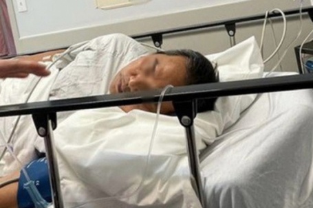 Người đàn ông 50 tuổi phát hiện mắc ung thư dạ dày hối hận vì 2 thói quen mà nhiều nam giới Việt mắc phải