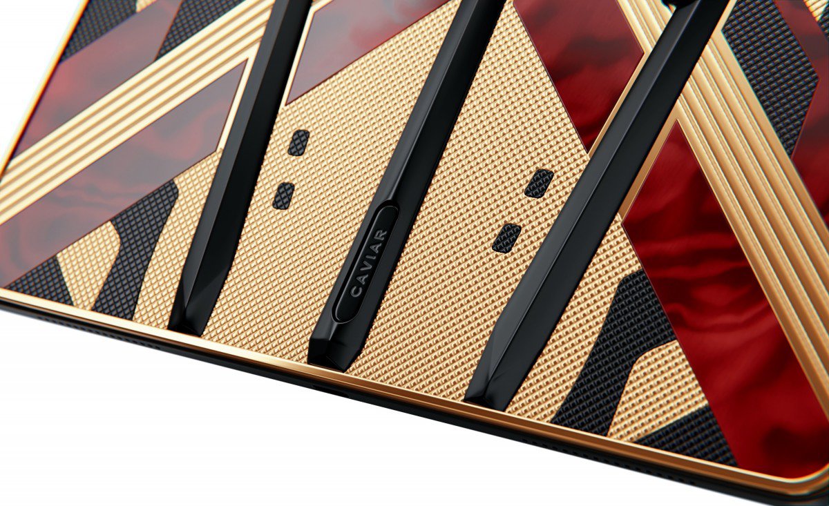 Ra mắt iPad Pro 2024 Criss-Cross mạ vàng 24K, giá lên tới hơn 300 triệu đồng