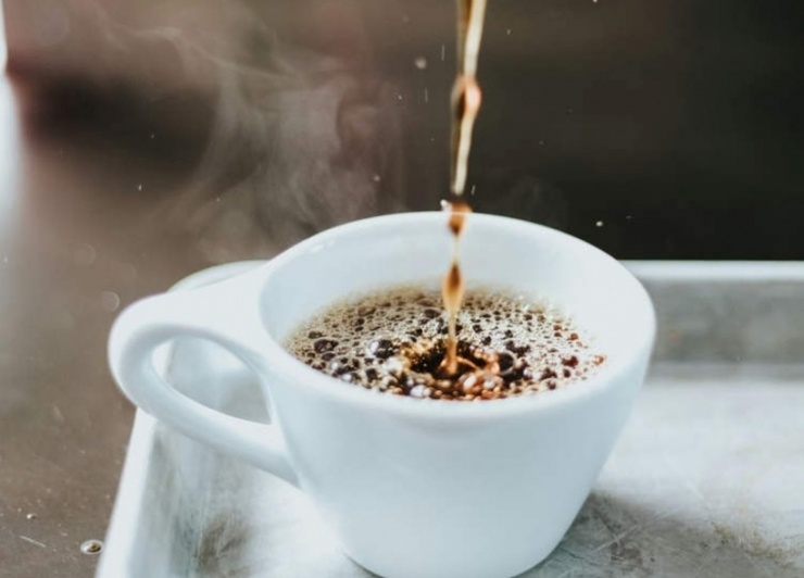 Người phụ nữ bị kết án tù 3 năm quản chế, khi cố đầu độc chồng bằng cách cho thuốc tẩy vào cà phê buổi sáng của anh. Ảnh minh họa: Devin Avery/ Unsplash