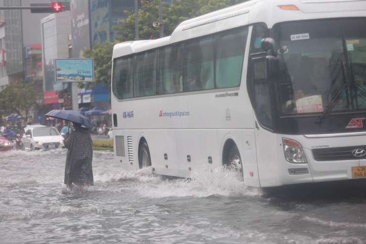 Đà Nẵng Ngập Úng Sau Mưa Lớn, Giao Thông Ách Tắc