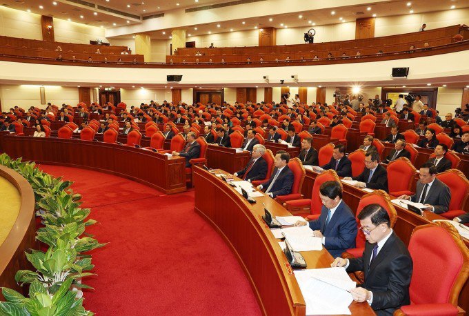 Bà Trương Thị Mai - hàng đầu, thứ 2 từ trái qua, tại phiên khai mạc Hội nghị Trung ương 9 khóa 13. Ảnh: TTXVN