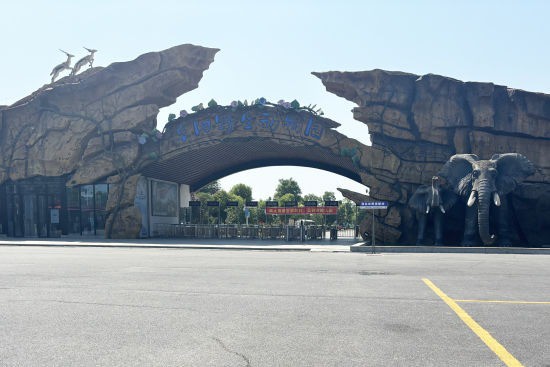Vườn thú Phụ Dương – Trung Quốc đang tạm thời đóng của. Ảnh: China Philanthropist