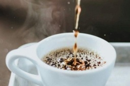 Thế giới - Bí mật lắp camera trong bếp, chồng sốc tột độ khi thấy hành động của vợ