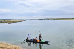 Tin tức trong ngày - Nạn nhân cuối cùng trong vụ lật xuồng trên sông Ba được tìm thấy