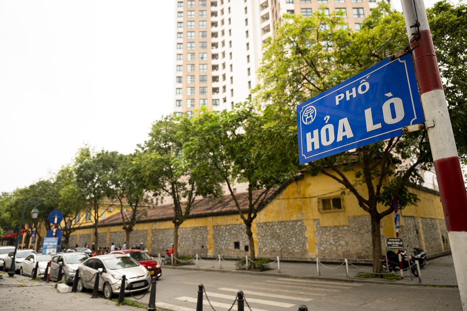 Phố Hỏa Lò là con phố nối từ phố Hai Bà Trưng đến phố Lý Thường Kiệt. Con phố&nbsp;dài 165m này có một điểm khá đặc biệt, đó là chỉ có 1 địa chỉ duy nhất.