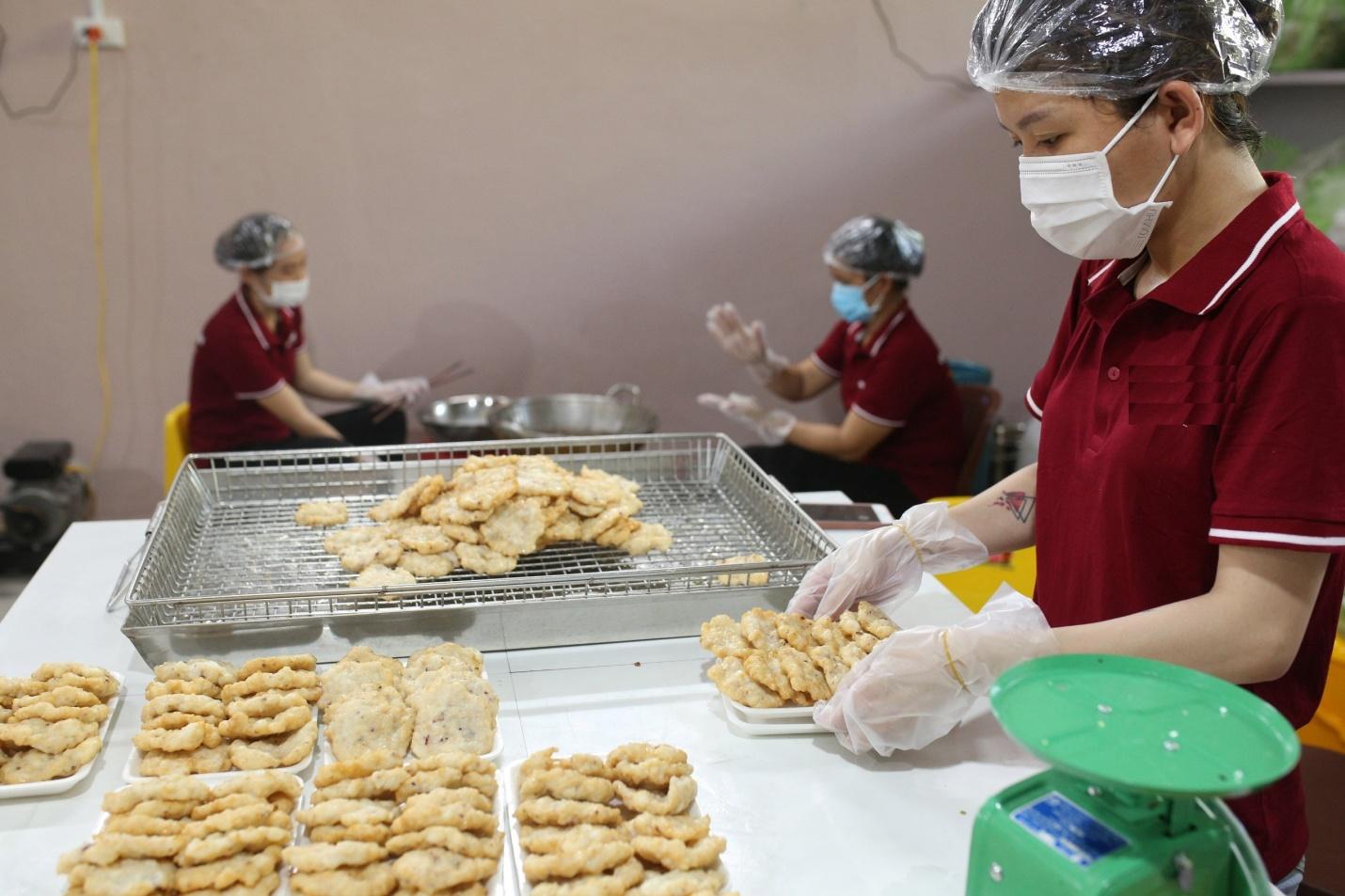 Quán chỉ tuyển chọn những nguyên liệu tươi ngon, mực giã tay 100%