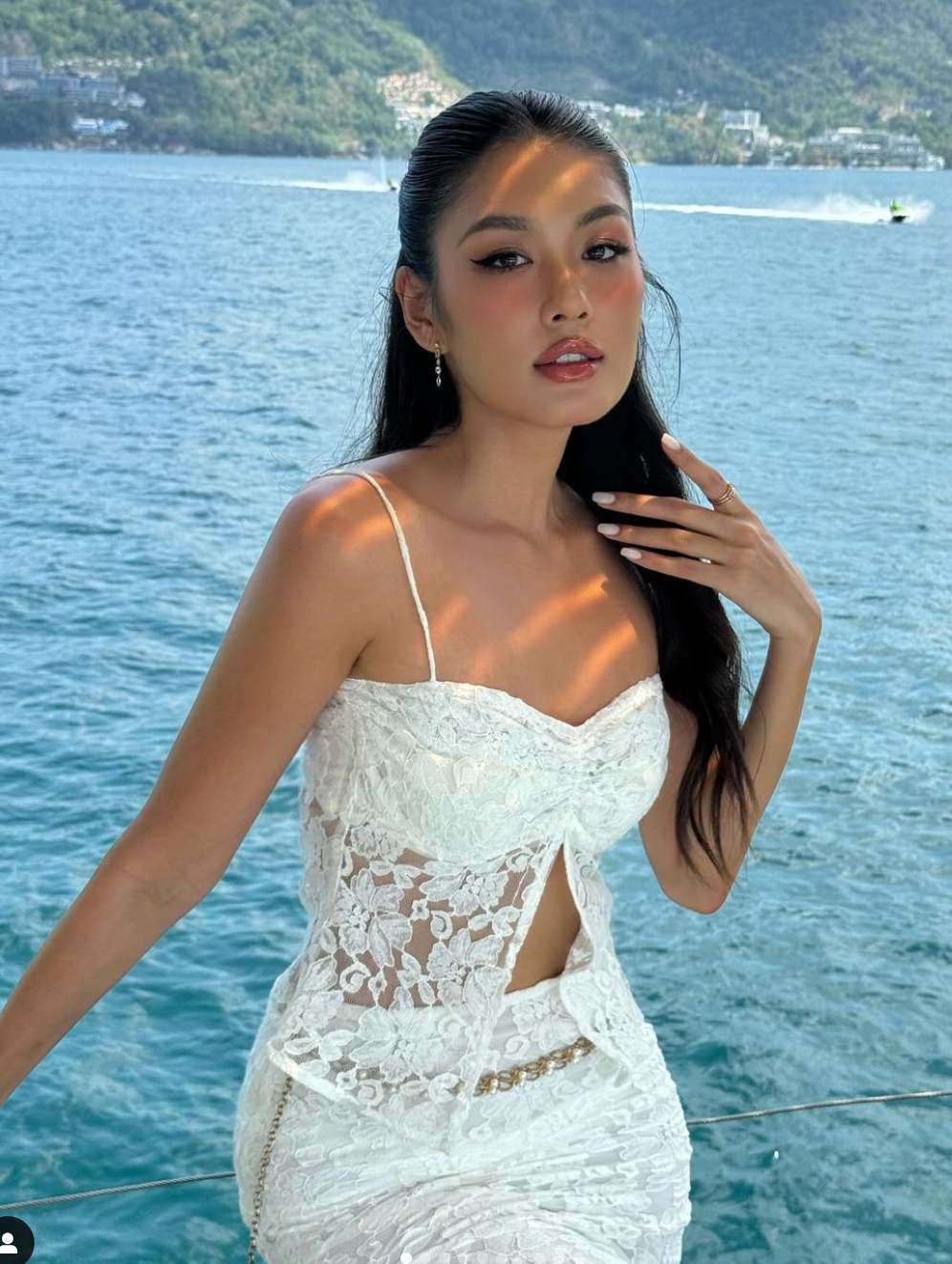Nàng hậu Việt bị nhắc nhở trên thảm đỏ Cannes có gu ăn mặc táo bạo, quyến rũ - 10