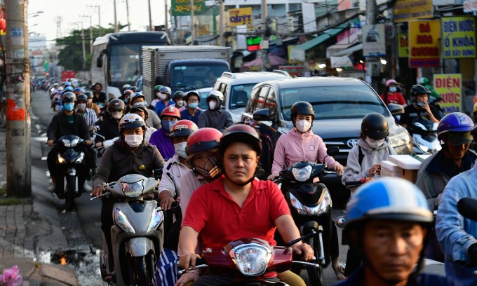 Hiện trạng quốc lộ 50 nhỏ hẹp hay ùn tắc, tai nạn giao thông. Ảnh: Thanh Tùng