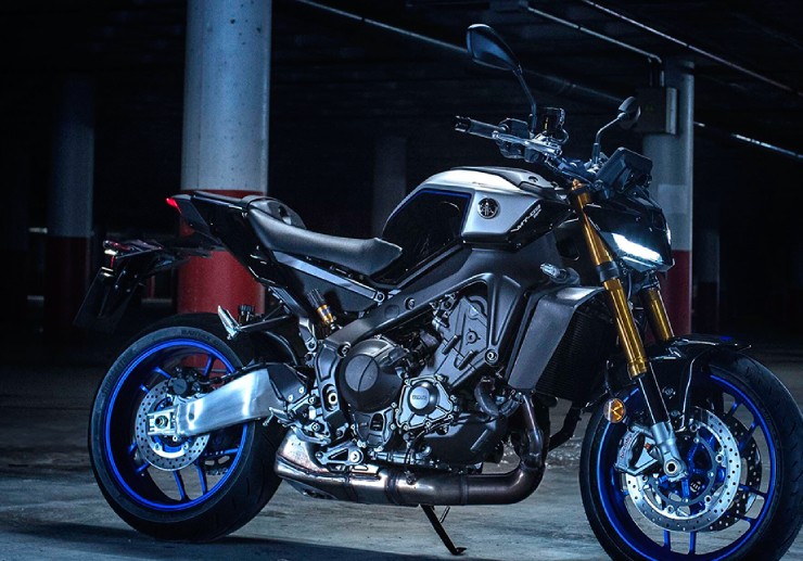 5. Yamaha MT-09 có giá niêm yết quốc tế là 10.599 USD (269,73 triệu đồng), có phong cách kiểu xe thể thao chồm lỡ. Dòng xe này theo đuổi cách thiết kế tối giản, có trang bị động cơ 3 xi lanh, dung tích 890cc. Khối động cơ này giúp xe đạt công suất tối đa lên đến 117 mã lực.