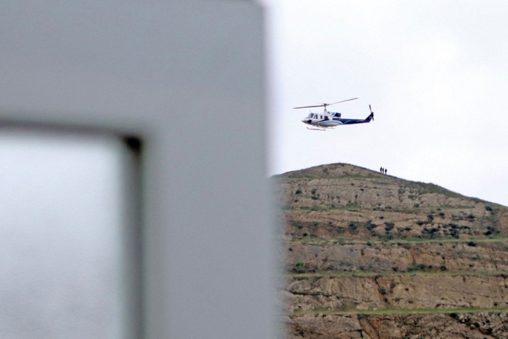 Chiếc trực thăng chở Tổng thống Iran Ebrahim Raisi cất cánh gần biên giới đến Azerbaijan gần biên giới Iran-Azerbaijan ngày 19-5. Ảnh: REUTERS