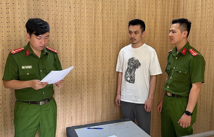 Cơ quan CSĐT Công an tỉnh Sơn La đã ra Quyết định khởi tố vụ án hình sự, khởi tố bị can, tống đạt các Quyết định và bắt tạm giam đối với Đặng Tùng Lâm.