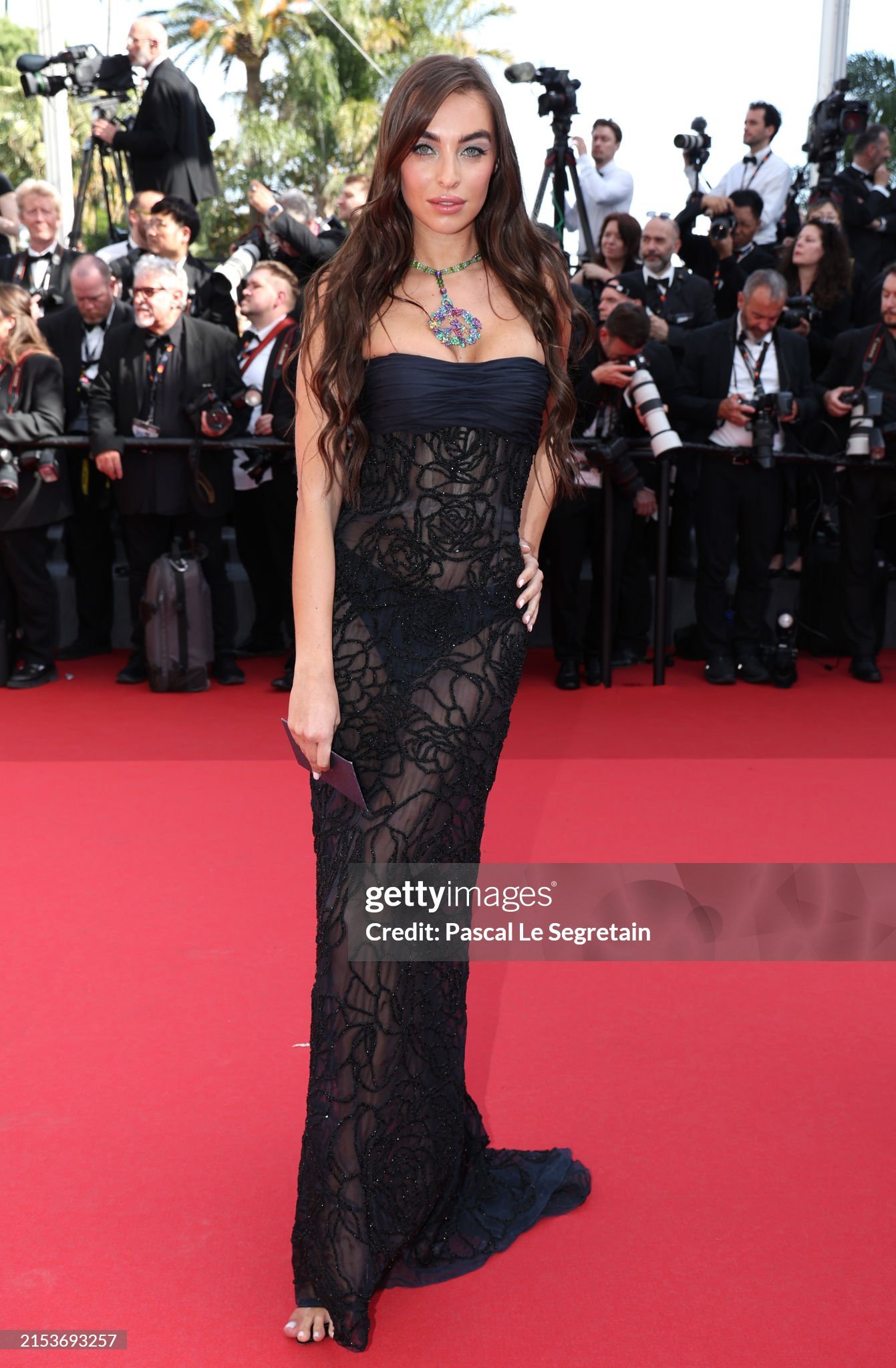 Cannes ngày 6: Váy cúp ngực, xuyên thấu ngập tràn thảm đỏ - 20