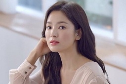 Song Hye Kyo chống nắng, chống già từ thức uống rẻ tiền