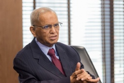 Công nghệ thông tin - “Bill Gates của Ấn Độ” vừa đến Việt Nam: 250 USD khởi nghiệp thành 70 tỷ USD