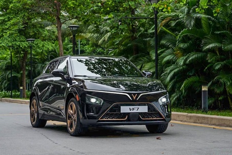 Đây là những chiếc VinFast VF7 đầu tiên đến tay khách hàng
