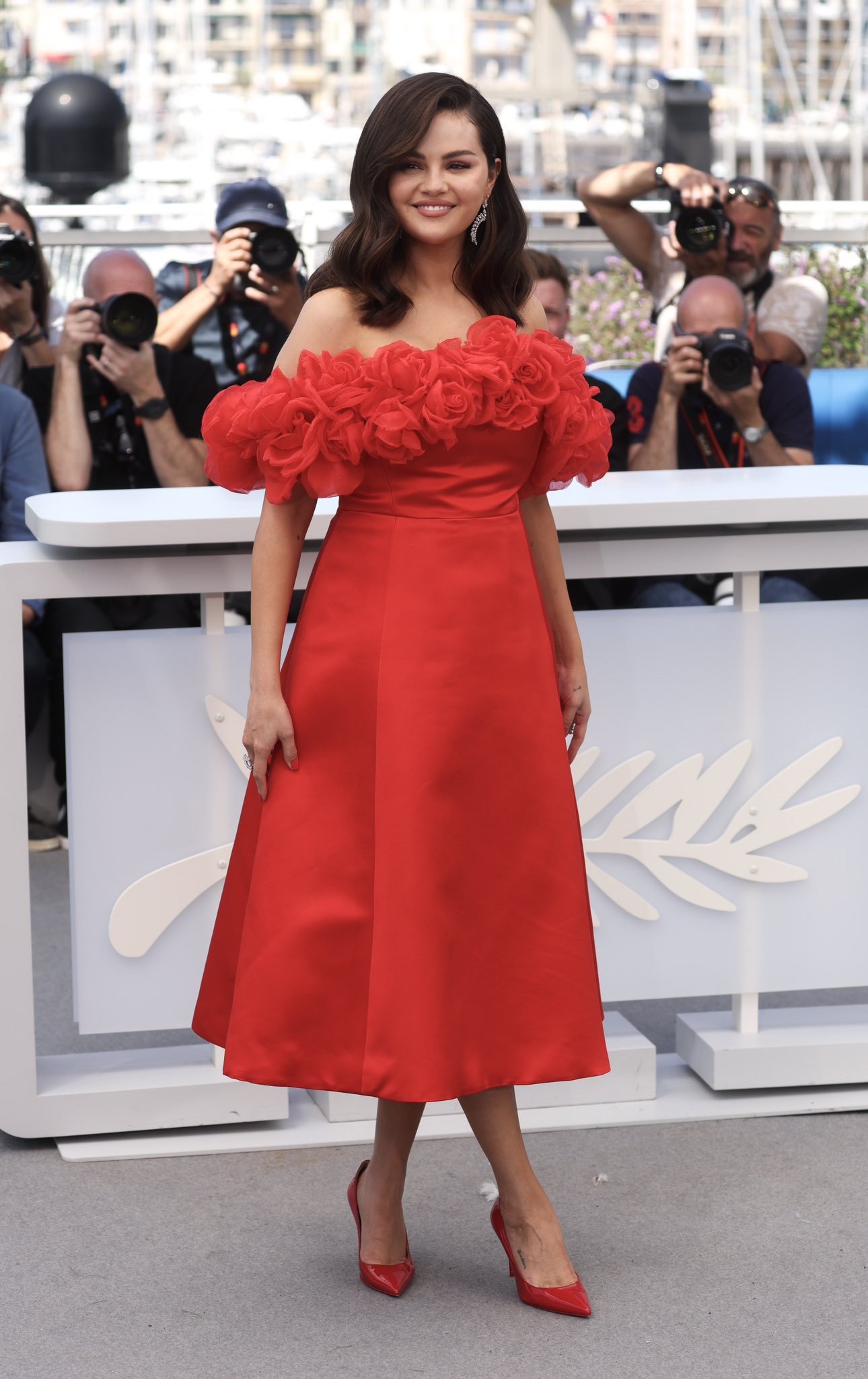 Cannes ngày 6: Váy cúp ngực, xuyên thấu ngập tràn thảm đỏ - 5
