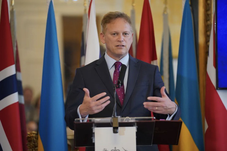 Bộ trưởng Quốc phòng Anh Grant Shapps.