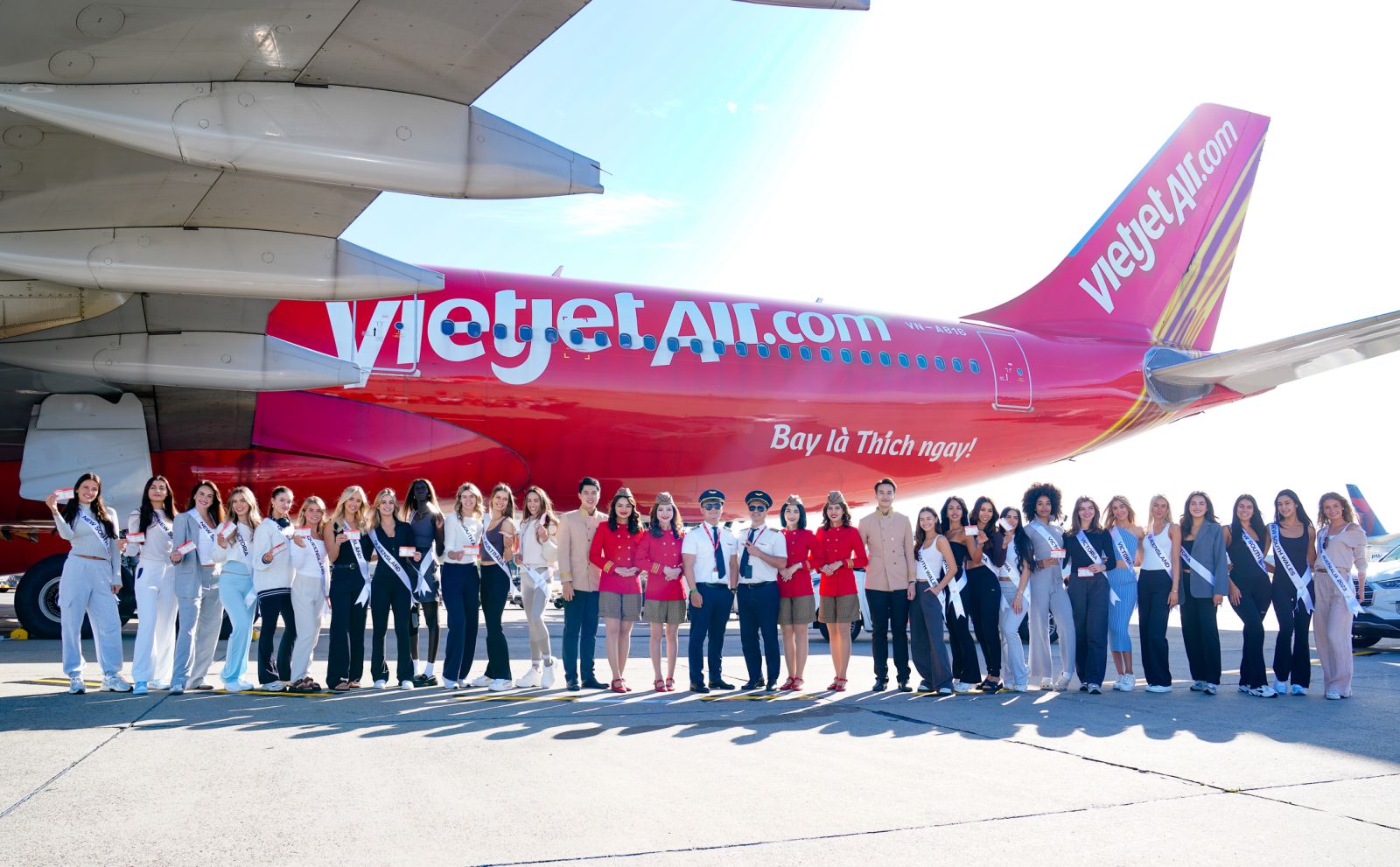 Vietjet đưa Top 28 Hoa hậu Hoàn vũ Australia khám phá Việt Nam tươi đẹp - 1